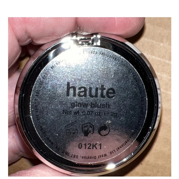 TIGI Cosmetics Glow Blush- Haute -NEW IN BOX Lot of 2 - Picture 2 of 16